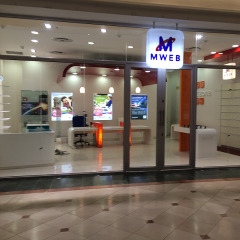 Aluminium shopfront